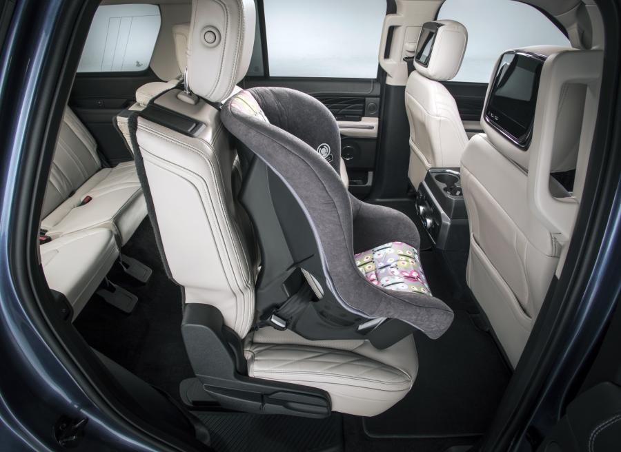 Интерьер Ford Expedition Platinum 2017 года  (фото 13 из 15)